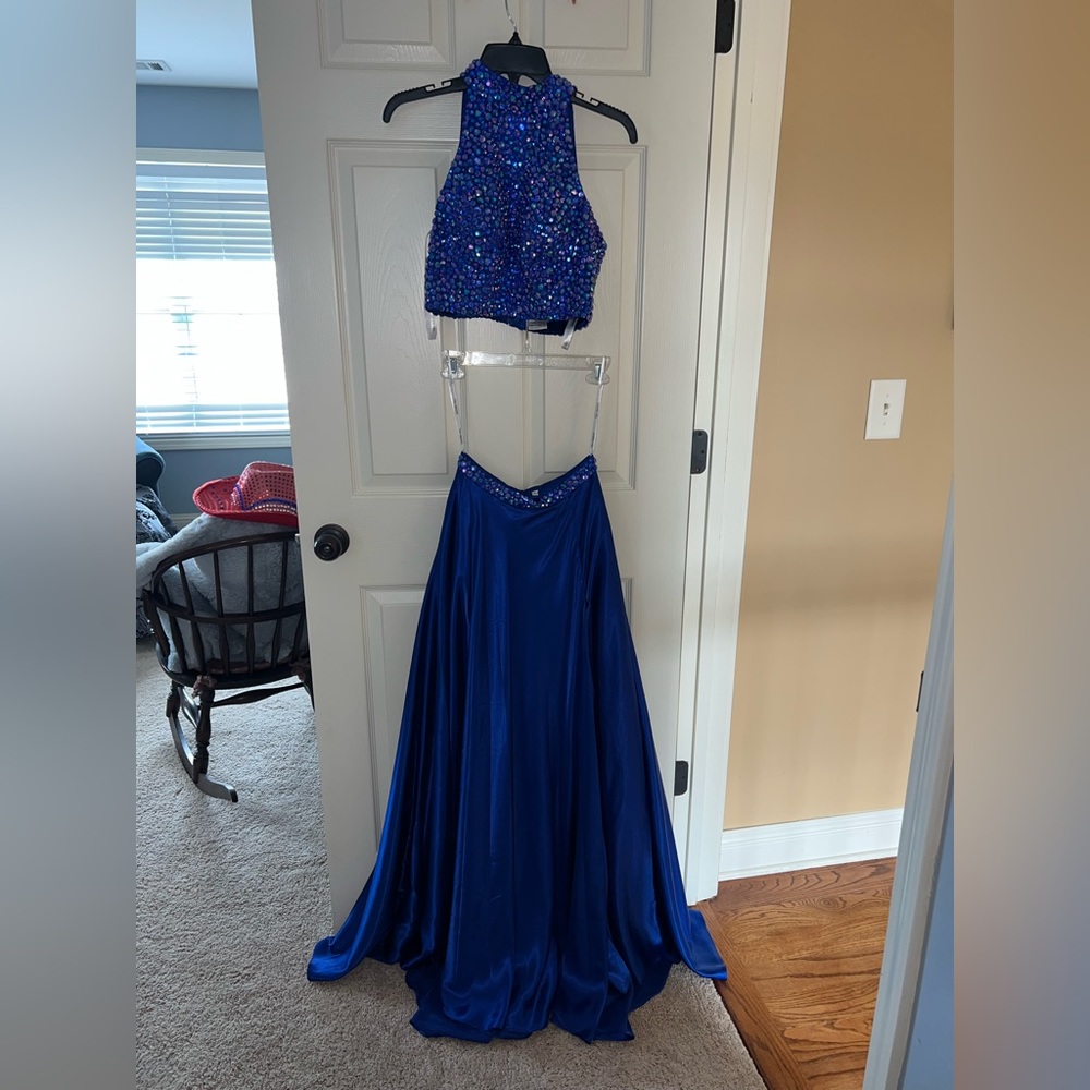 GORGEOUS PROM/PAGEANT DRESS
